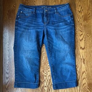 Apt. 9 Blue Cuffed and Cropped Capri Jeans, Size 10 Petite